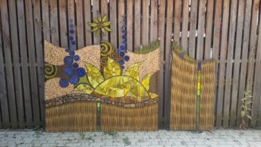 Sonne und blaue Punkte